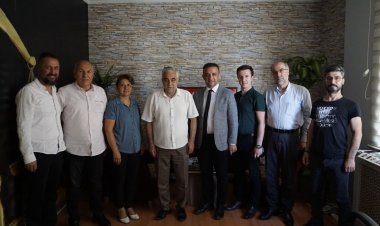 İYi Parti Konya İl  Başkanlığından yeniden yayın hayatına Anadolu'da Manşet gazetemize hayırlı olsun ziyaretinde bulundular