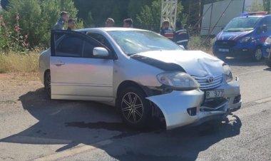 Sivas'ta iki otomobilin çarpıştığı kazada 13 kişi yaralandı