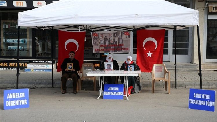 Muş’lu aileler çocukları için HDP  önündeki eylemlerini sürdürdü