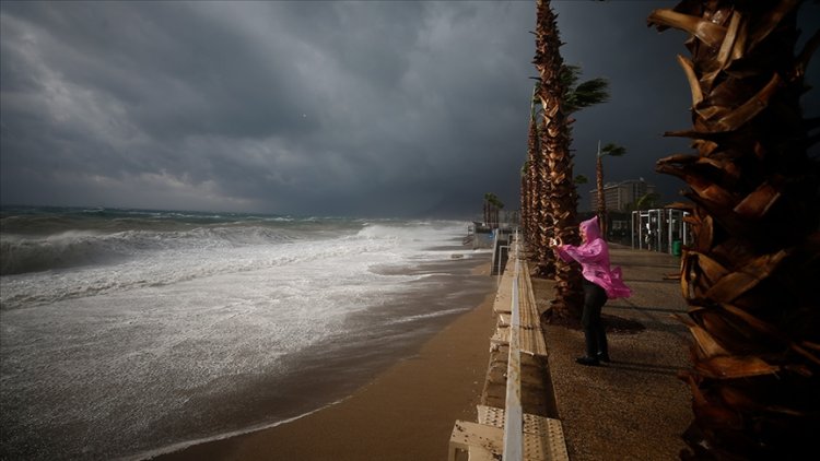 Türkiye geneli için cumartesiden  itibaren yağış ve fırtına uyarısı yapıldı