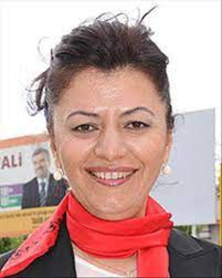 Ayşe TÜRKMENOĞLU ADAYLARA BAŞARILAR DİLEDİ