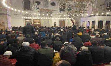 Konya'da ilk teravih namazında camiler doldu