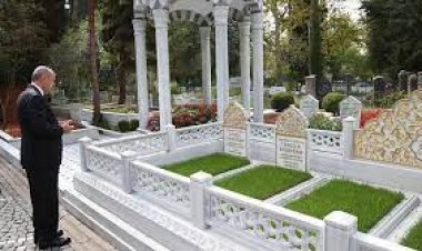 Erdoğan'dan Türkeş'in kabrine ziyaret