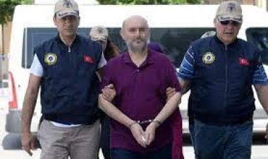 FETÖ'nün firari mahrem imamı, saklandığı evde para ve altınlarla yakalandı