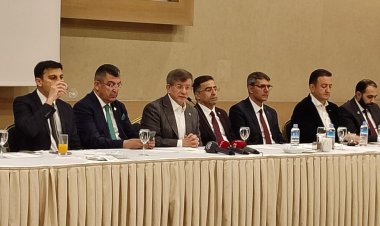 Davutoğlu, Konya ziyaretleri çerçevesinde basın mensupları ile bir araya geldi.