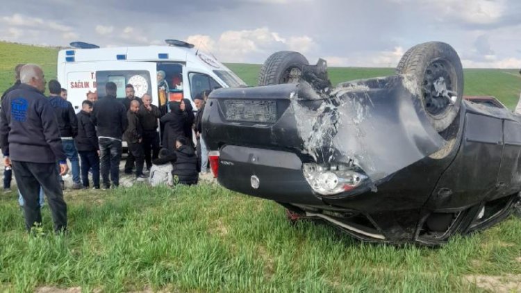 Otomobil tarlaya devrildi, 5 çocuk yaralandı