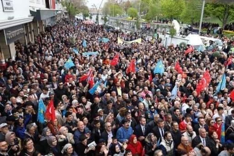 KALABALIK MEYDANLARA SIĞMADI