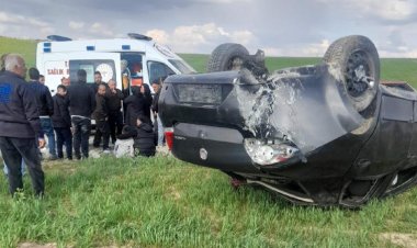 Otomobil tarlaya devrildi, 5 çocuk yaralandı