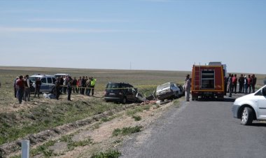 Konya'da ticari araç ile otomobil çarpıştı! Kazada 5 kişi öldü