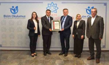 Konya İl Milli Eğitim Müdürü Yiğit kurumlara  ISO 45001:2018 belgesini teslim etti