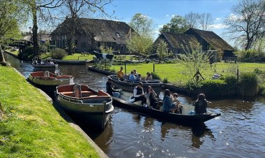 Hollanda'nın araba yolu olmayan köyü: Giethoorn