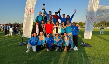 NİĞDE ÖMER HALİSDEMİR ÜNİVERSİTESİ 3 SPORCU İLE KATILDIĞI ÜNİVERSİTELER TÜRKİYE ATLETİZM ŞAMPİYONASINDAN 2 MADALYA İLE DÖNDÜ.