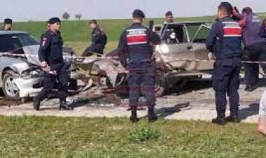 Konya'da midibüs ile motosiklet çarpıştı: 2 ölü