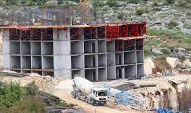 Deprem konutları inşaatında mesai gece gündüz sürüyor