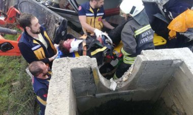 Tarım işçisi ailenin minibüsü devrildi: 1 ölü, 3'ü çocuk 8 yaralı