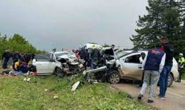 Isparta-Konya kara yolunda iki otomobil çarpıştı: 1 ölü, 4 yaralı