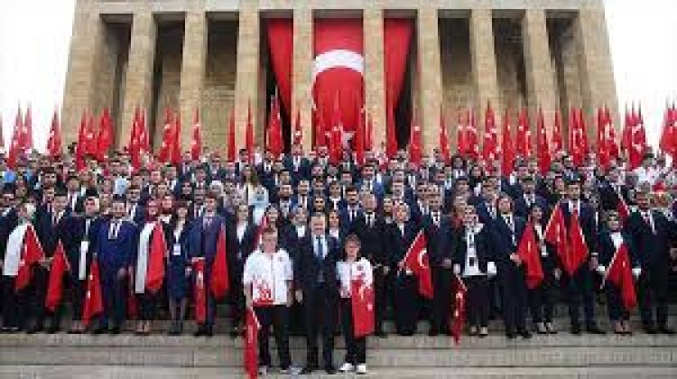 Atatürk'ü Anma, Gençlik ve Spor  Bayramı tüm yurtta kutlanıyor