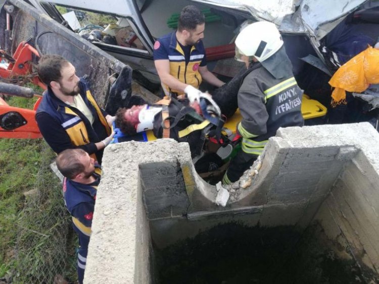 Tarım işçisi ailenin minibüsü devrildi: 1 ölü, 3'ü çocuk 8 yaralı