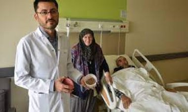 Konya'da 83 yaşındaki hastanın mesanesinden 250'den fazla taş çıkarıldı