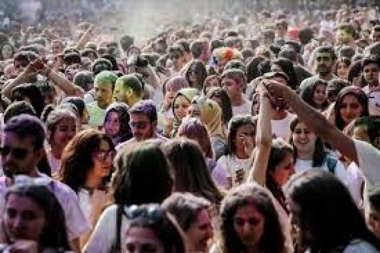 Türkiye'de nüfusun 12,9 milyonu genç