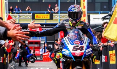 Milli motosikletçi Toprak Razgatlıoğlu, İtalya'da 3. oldu