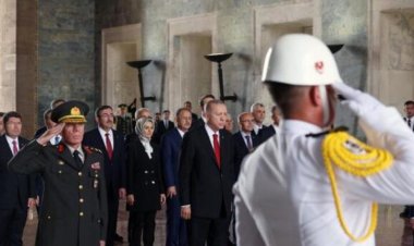 Erdoğan, yeni kabine üyeleri ile Anıtkabir'i ziyaret etti