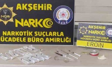 Bahçe arasında uyuşturucu kullanırken polise yakalandılar