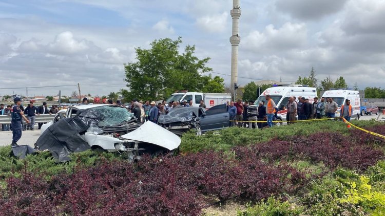 Araçlar hurdaya döndü: 3 ölü, 2 yaralı