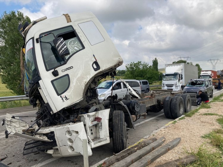 Afyonkarahisar yolu ulaşıma kapandı