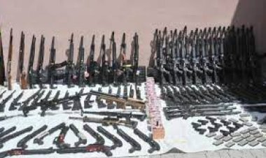 Aracın motor bölümünde silah sevkiyatı yapan şahıslar yakalandı