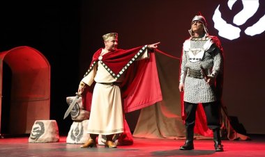 Kültürlerini oyunlarla anlatan Gagauz ekibi, tiyatro festivallerinin gözdesi oldu