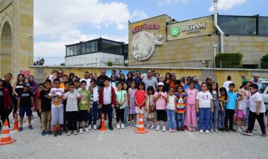 Depremzede çocuklar 80 Binde Devr-i Alem Parkı’nı gezdi