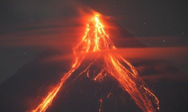 Mayon Yanardağı'ndaki lav akıntıları  2,5 kilometre mesafeye ulaştı