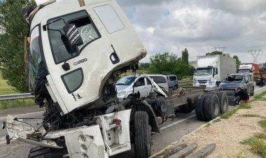 Afyonkarahisar yolu ulaşıma kapandı