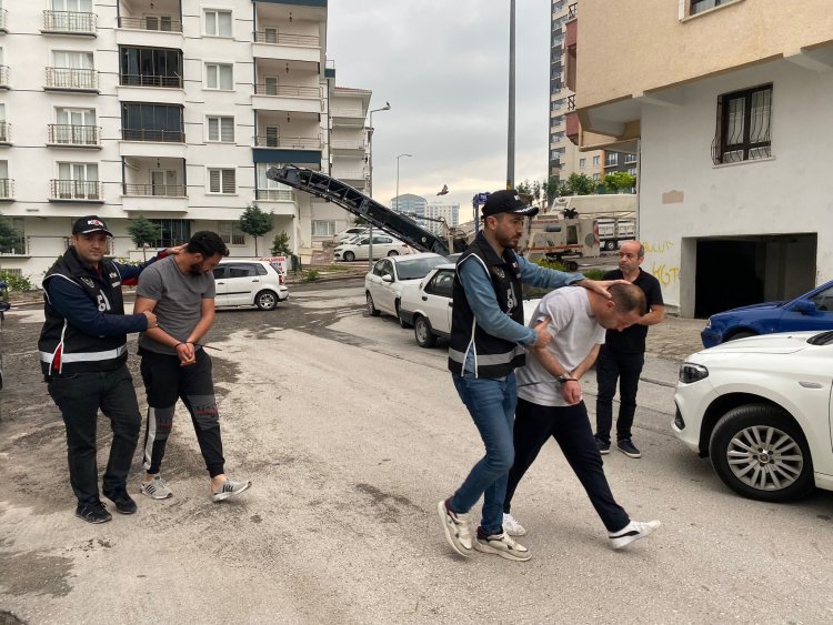 Ehliyet sınavlarında kopya çeken şebekeye Ankara merkezli 29 ilde eş zamanlı operasyon