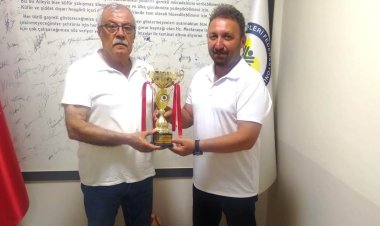 TFF U17 LİGİ KONYA ŞAMPİYONU  KARATAY BELEDİYESPOR KUPASINI ALDI