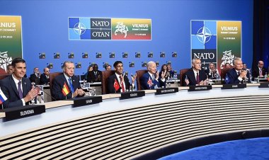NATO liderleri zirve toplantısında bir araya geldi
