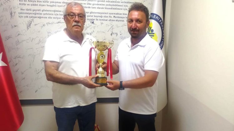 TFF U17 LİGİ KONYA ŞAMPİYONU KARATAY BELEDİYESPOR KUPASINI ALDI