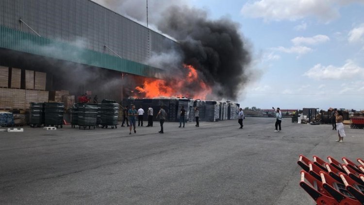 Migros’un deposunda büyük yangın