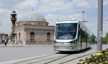 TRAMVAY  SEFERLERİ DURUYOR