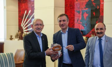 KILIÇDAROĞLU,  ESNAF ODALARININ TEMSİLCİLERİYLE GÖRÜŞTÜ