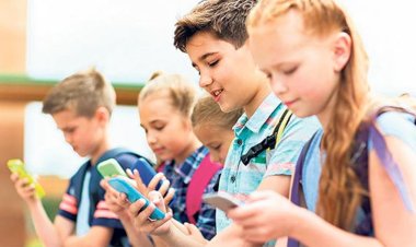 Cep telefonları çocukları miyop yapıyor