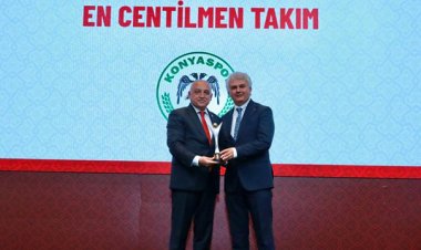 Konyaspor'umuz En Centilmen Takım ödülünü aldı