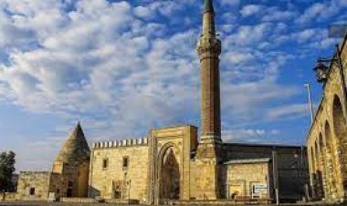 Eşrefoğlu Camisi'ni bir yılda 281 bin kişi ziyaret etti