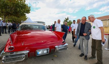 Klasik otomobil tutkunları Konya'da buluştu