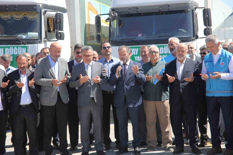 Konya’dan Hatay’a 100 çiftin düğünü  için çeyiz yardımları tırlarla yola çıktı