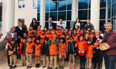 38 KİŞİLİK SINIFTA 3 ÇOCUK TÜRK !