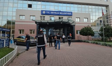 Adana'da, Seyhan ve Çukurova belediyelerine operasyon