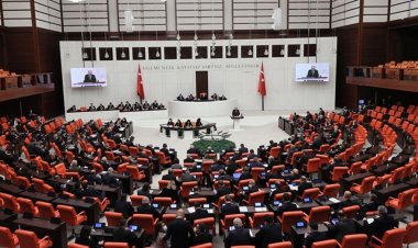 AK Parti, yeni yasama yılının ilk torba  teklifi için mesai yapıyor