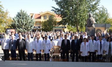 Hekim adayları beyaz önlüklerini giydi